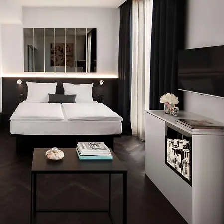 Amano Grand Hotel 3*
