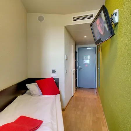 Otel Meininger Hauptbahnhof 3*