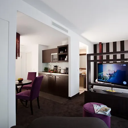 Goodman's Living Apartment