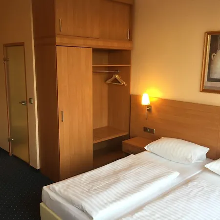 Plaza Charlottenburg 3* Berlin