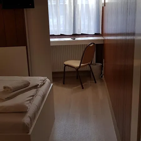 Central-hotel Tegel 2*