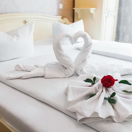 Bellevue Am Kurfuerstendamm Otel 3*