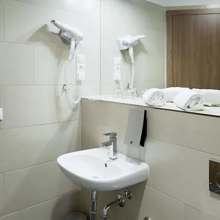 Hotel B&B Hotel Berlin-Adlershof 2*