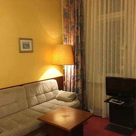 Kurfuerst Am Kurfuerstendamm 3*