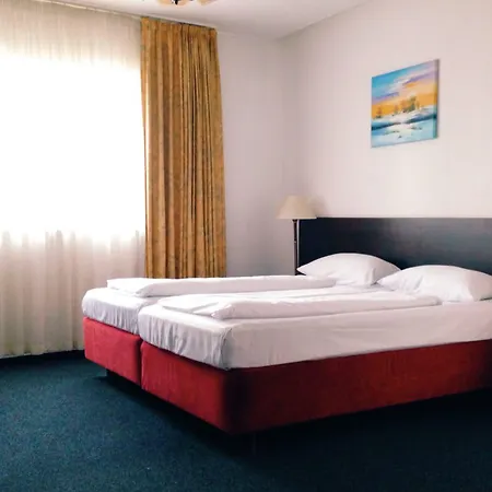 Vega Aparthotel 3*