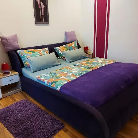 Mahlsdorf Apartment *