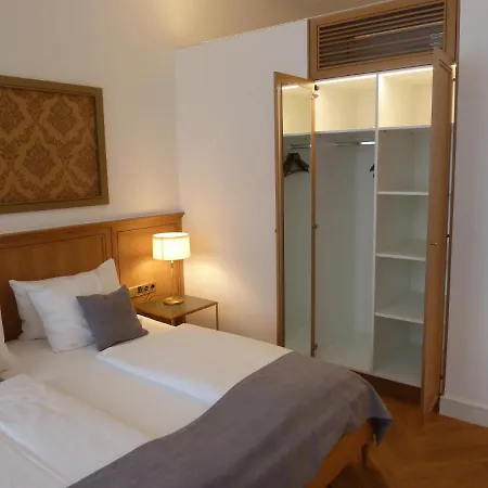 Hotel Lindenufer 3*