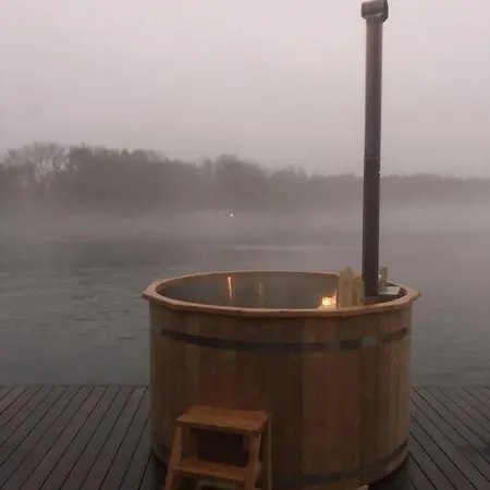 Hausboot Mit Hottub In * Berlin
