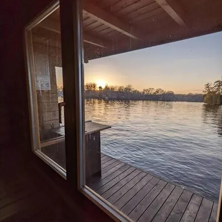 Botel Hausboot Mit Hottub In