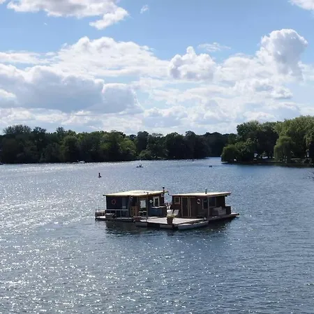 Botel Saunainsel - Hausboot Mit Schwimmender Sauna, Hottub Und Tretboot In