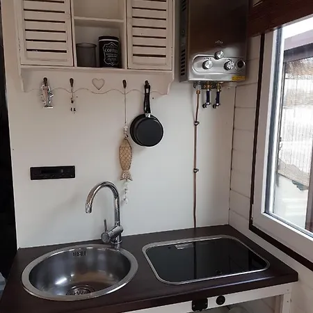 Saunainsel - Hausboot Mit Schwimmender Sauna, Hottub Und Tretboot In Botel *