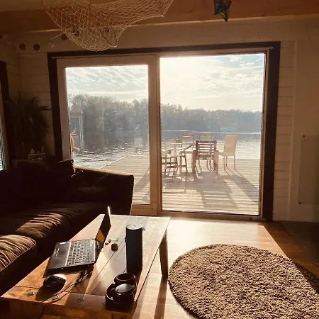 Saunainsel - Hausboot Mit Schwimmender Sauna, Hottub Und Tretboot In * Berlin