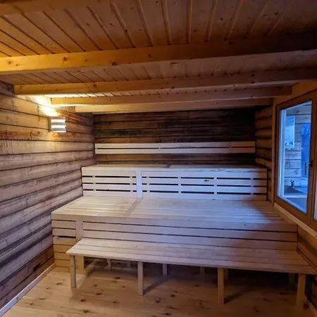 Botel Saunainsel - Hausboot Mit Schwimmender Sauna, Hottub Und Tretboot In
