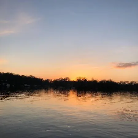 Botel Hausboot Mit Hottub In Berlin