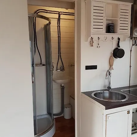 Saunainsel - Hausboot Mit Schwimmender Sauna, Hottub Und Tretboot In * Berlin