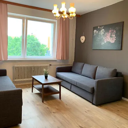 Lebt-wohnung Fur Bis Zu 12 Personen Apartment Berlin