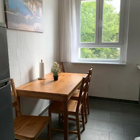 Lebt-wohnung Fur Bis Zu 12 Personen Berlin