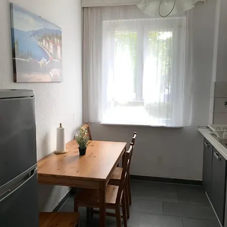 Lebt-wohnung Fur Bis Zu 12 Personen Apartment Berlin