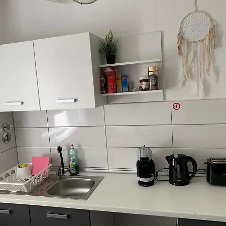 Lebt-wohnung Fur Bis Zu 12 Personen Berlin