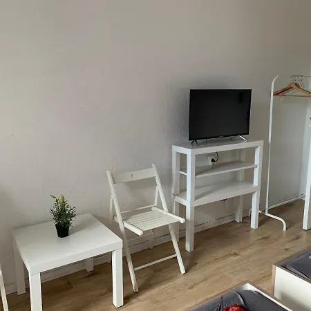 Lebt-wohnung Fur Bis Zu 12 Personen Berlin
