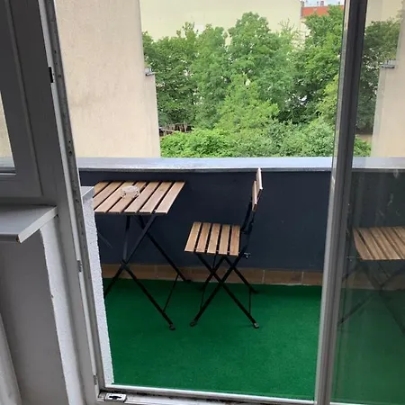 Lebt-wohnung Fur Bis Zu 12 Personen Berlin