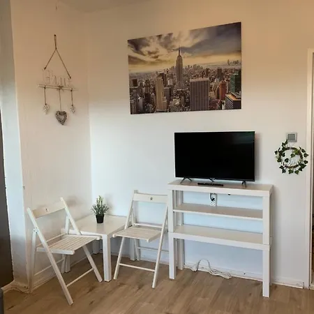 Lebt-wohnung Fur Bis Zu 12 Personen Apartment