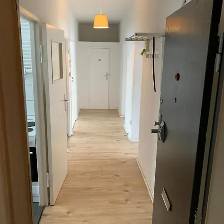 Lebt-wohnung Fur Bis Zu 12 Personen * Berlin