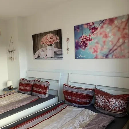 Apartment Lebt-wohnung Fur Bis Zu 12 Personen Berlin