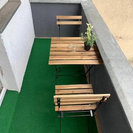 Lebt-wohnung Fur Bis Zu 12 Personen Berlin