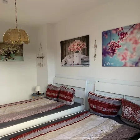 Lebt-wohnung Fur Bis Zu 12 Personen Berlin