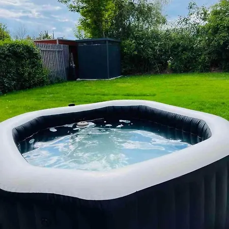 Haushalfte Mit Garten, Kamin, Grill & Whirlpool Nahe Ber * Berlin
