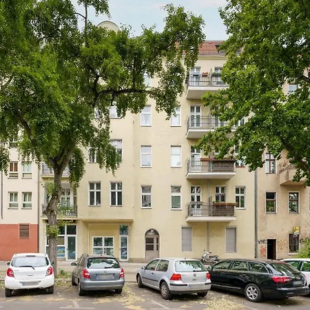 Apartment The Mierendorf Hinterhaus, 2 Bed Up To 4 People Berlin