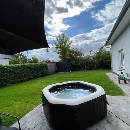 Haushalfte Mit Garten, Kamin, Grill & Whirlpool Nahe Ber * Berlin