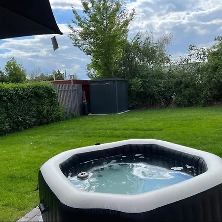 Haushalfte Mit Garten, Kamin, Grill & Whirlpool Nahe Ber Holiday home Berlin