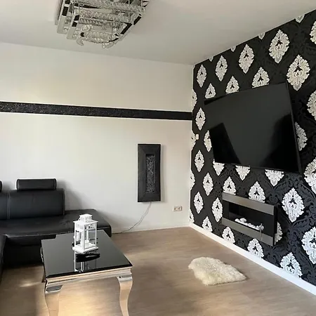 Haushalfte Mit Garten, Kamin, Grill & Whirlpool Nahe Ber Holiday home Berlin