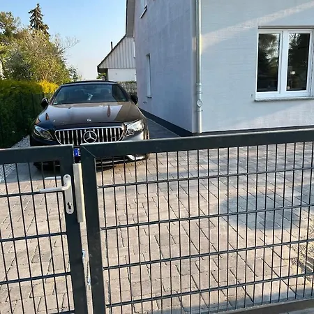 Haushalfte Mit Garten, Kamin, Grill & Whirlpool Nahe Ber *