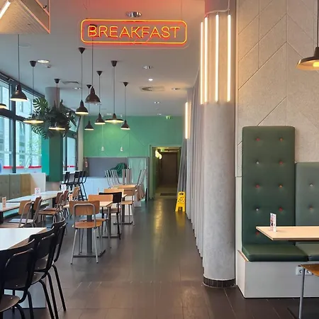 Meininger Hauptbahnhof Otel 3*