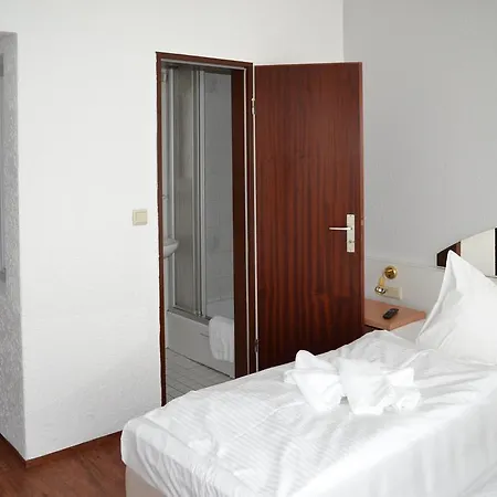 Hotel Hotel - Pension Haubach 2*