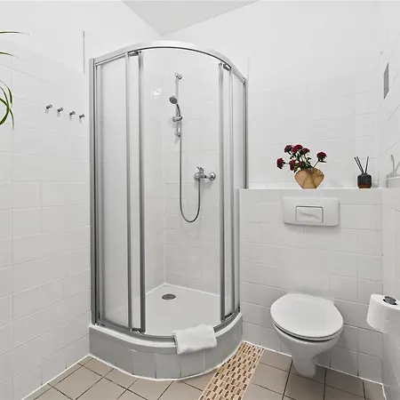 33 Efg Schoenhauser Allee Mit Balkon Apartment Berlin