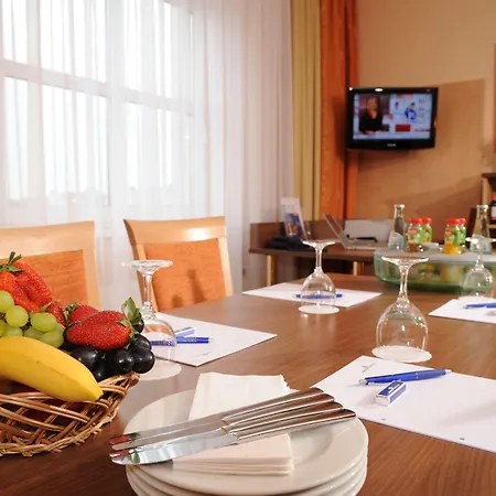 Hotel Plaza Charlottenburg 3*