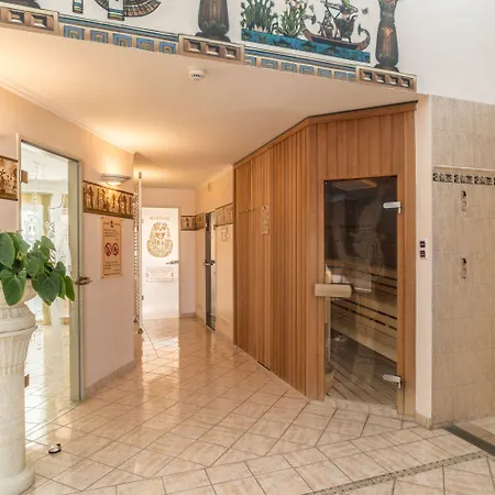 库弗斯登达姆好莱坞媒体酒店 酒店 4*