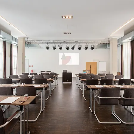 Numa Boxer Aparthotel