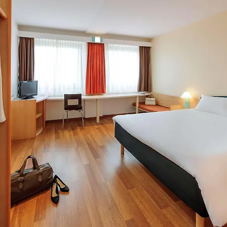 Ibis Messe Hotel 2*