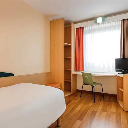 Ibis Messe Hotel 2*