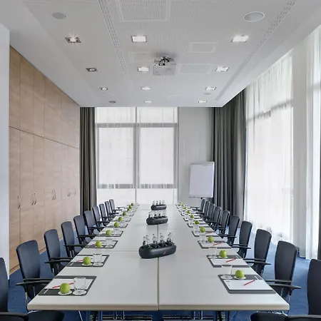 Intercityhotel Hauptbahnhof מלון