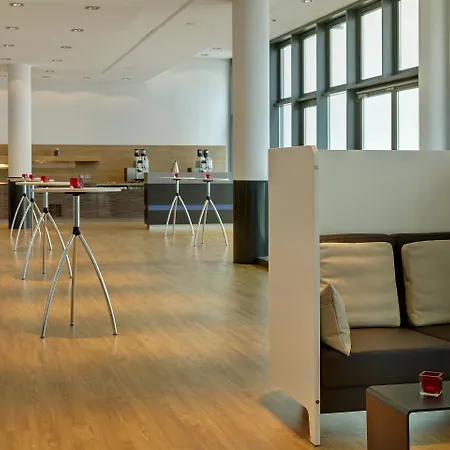 Intercityhotel Hauptbahnhof מלון