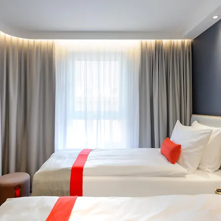 Hotel Holiday Inn Express - Berlin - Alexanderplatz By Ihg 3*