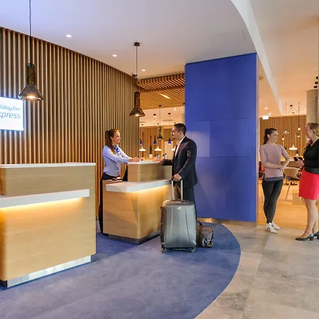 Holiday Inn Express - Berlin - Alexanderplatz By Ihg Hotel