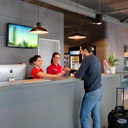 Hotel Meininger Airport 3*