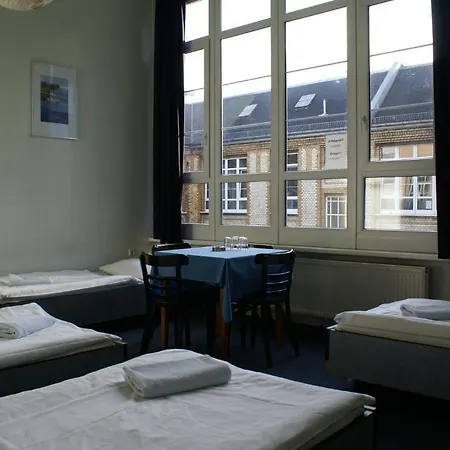 Transit Hotel 2*
